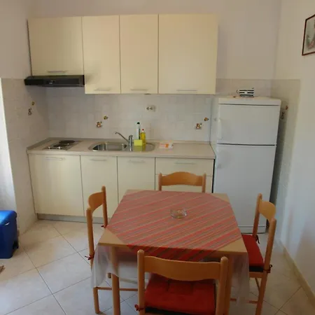 Leontina Apartment Sumartin