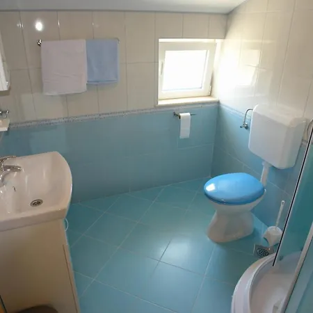 Leontina Apartment