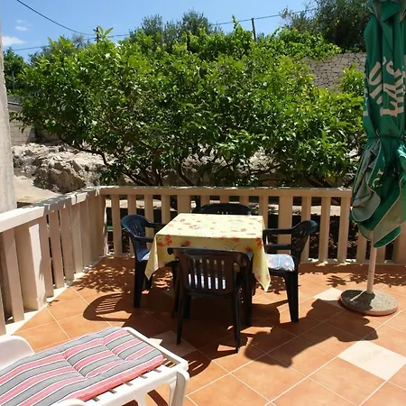 Leontina Apartment