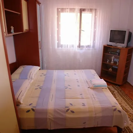 Leontina Apartment Sumartin