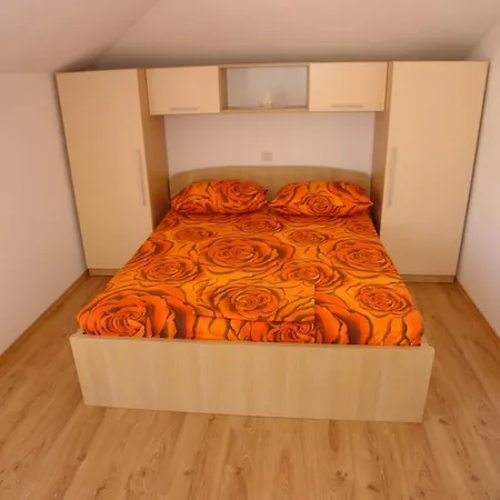 Apartment Leontina *