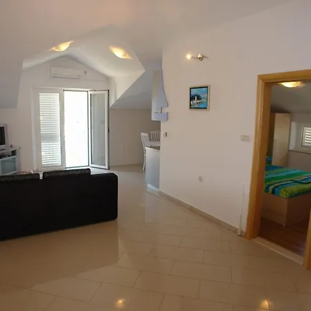 Leontina Apartment Sumartin