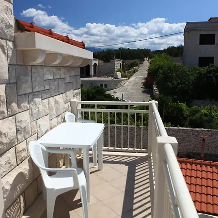 Leontina Apartment