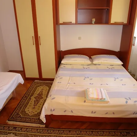 Apartment Leontina *