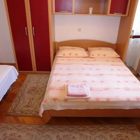 Leontina Apartment