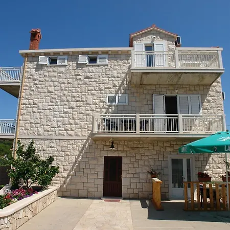Leontina Apartment