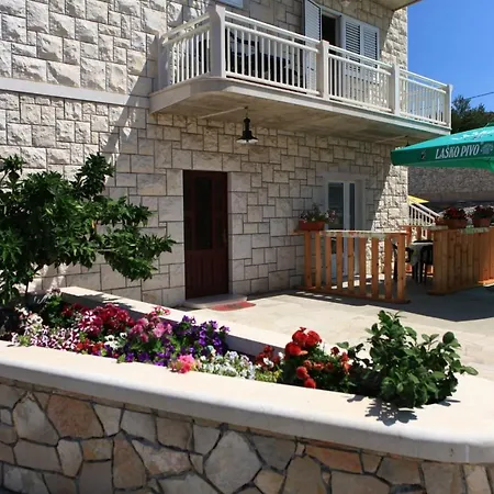 Leontina Apartment Sumartin